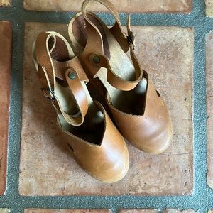 Sanita original wood danish clogs, size 39- fits like a size 8